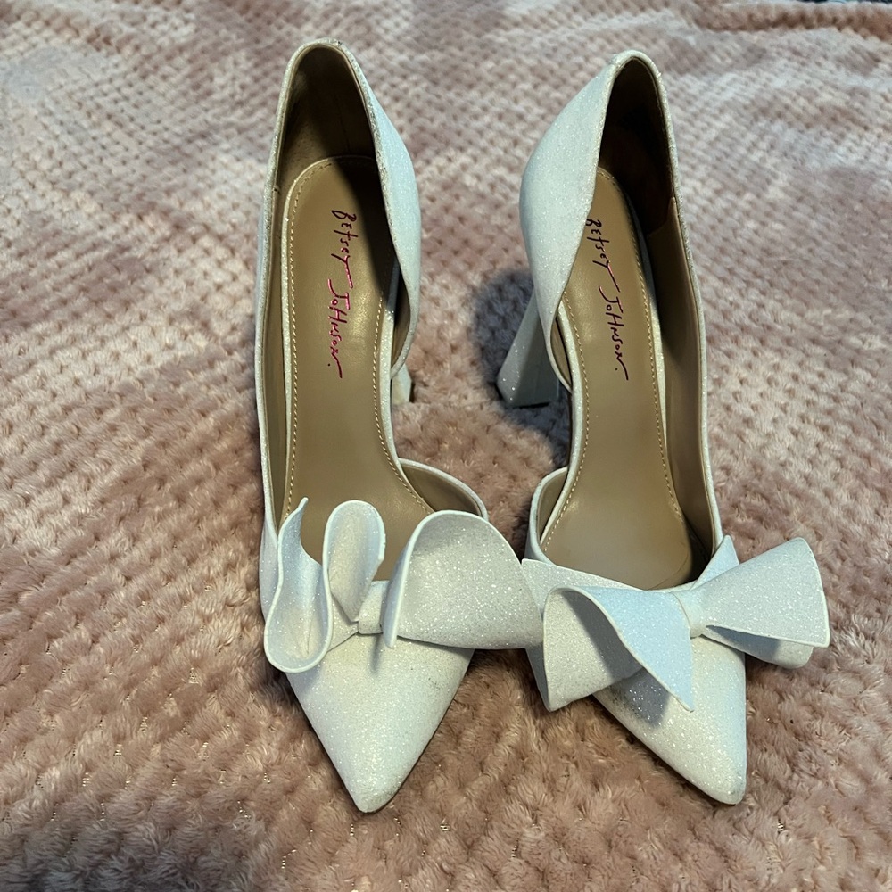 Betsey johnson bow heels